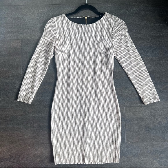 Dynamite pattern dress in black and white - Picture 1 of 12